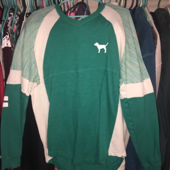 Pink vs sweater - Picture 1 of 3